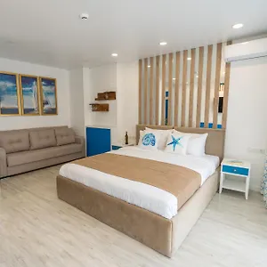 Seagull Beachfront Boutique باتومي